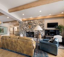 Best Western Plus Kentwood Lodge Lobby