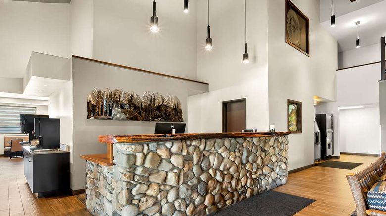 <b>Best Western Sawtooth Inn & Suites Lobby</b>. Images powered by <a href="https://iceportal.shijigroup.com/" title="IcePortal" target="_blank">IcePortal</a>.