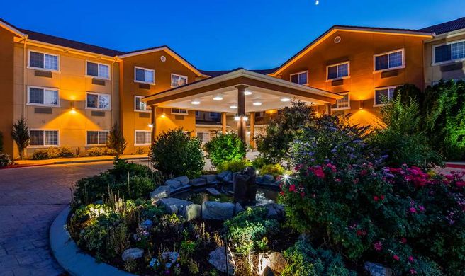 Best Western Plus Caldwell Inn & Suites Exterior