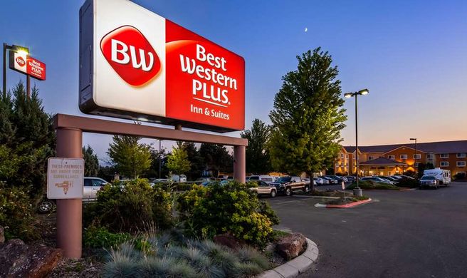 Best Western Plus Caldwell Inn & Suites Exterior