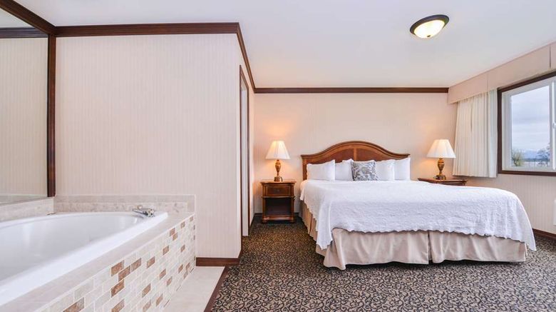 <b>Best Western Edgewater Resort Suite</b>. Images powered by <a href="https://iceportal.shijigroup.com/" title="IcePortal" target="_blank">IcePortal</a>.