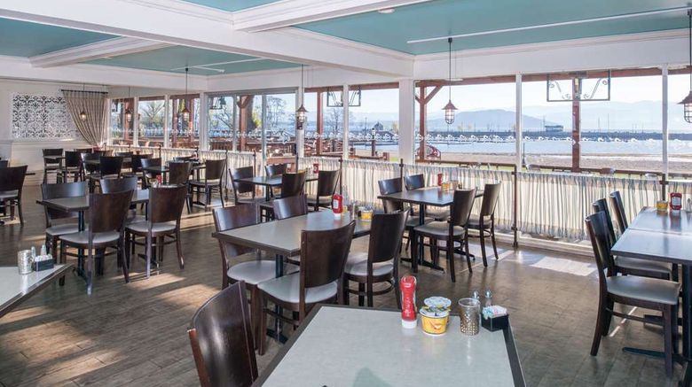 <b>Best Western Edgewater Resort Restaurant</b>. Images powered by <a href="https://iceportal.shijigroup.com/" title="IcePortal" target="_blank">IcePortal</a>.