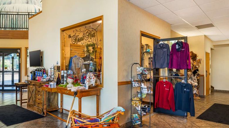 <b>Best Western Lodge at River's Edge Lobby</b>. Images powered by <a href="https://iceportal.shijigroup.com/" title="IcePortal" target="_blank">IcePortal</a>.
