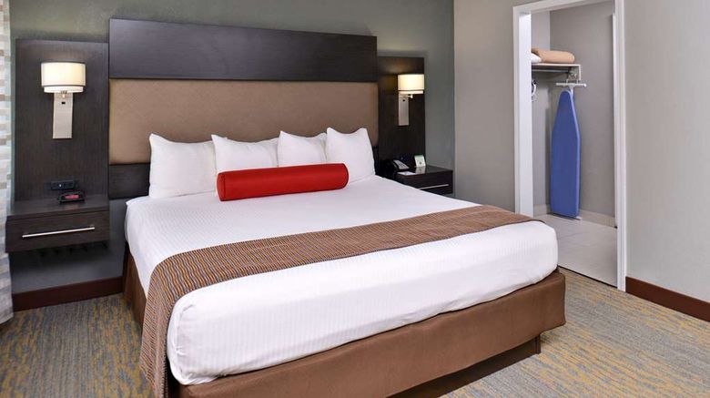 <b>Best Western at O'Hare Room</b>. Images powered by <a href="https://iceportal.shijigroup.com/" title="IcePortal" target="_blank">IcePortal</a>.