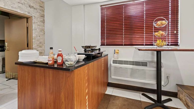 <b>Best Western Plus Oakbrook Inn Suite</b>. Images powered by <a href="https://iceportal.shijigroup.com/" title="IcePortal" target="_blank">IcePortal</a>.