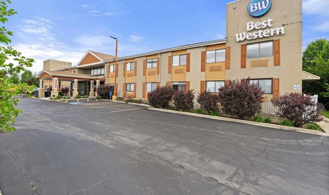 Best Western Plus Oakbrook Inn Exterior