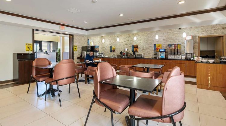 Best Western Plus Oakbrook Inn Exterior