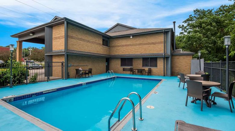 <b>Best Western Riverside Inn Pool</b>. Images powered by <a href="https://iceportal.shijigroup.com/" title="IcePortal" target="_blank">IcePortal</a>.