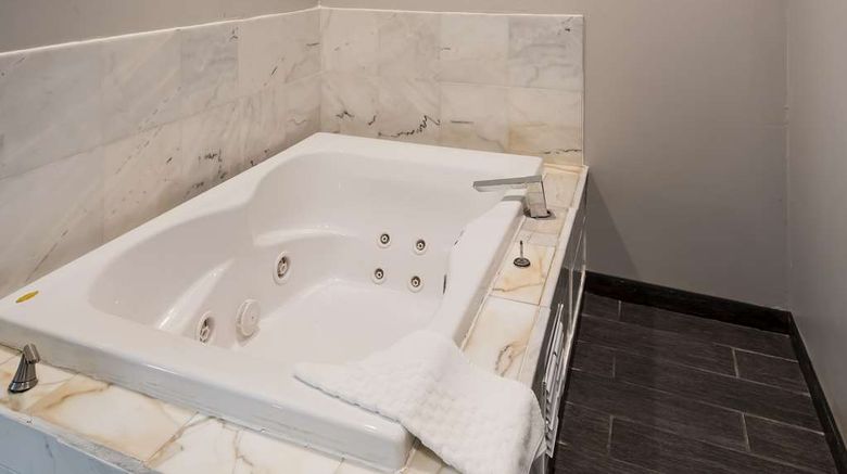 <b>Best Western Riverside Inn Suite</b>. Images powered by <a href="https://iceportal.shijigroup.com/" title="IcePortal" target="_blank">IcePortal</a>.