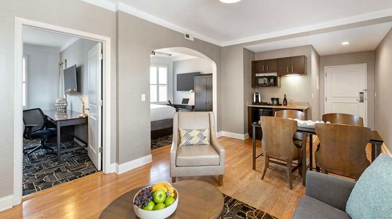 <b>Best Western Plus Hawthorne Terrace Suite</b>. Images powered by <a href="https://iceportal.shijigroup.com/" title="IcePortal" target="_blank">IcePortal</a>.