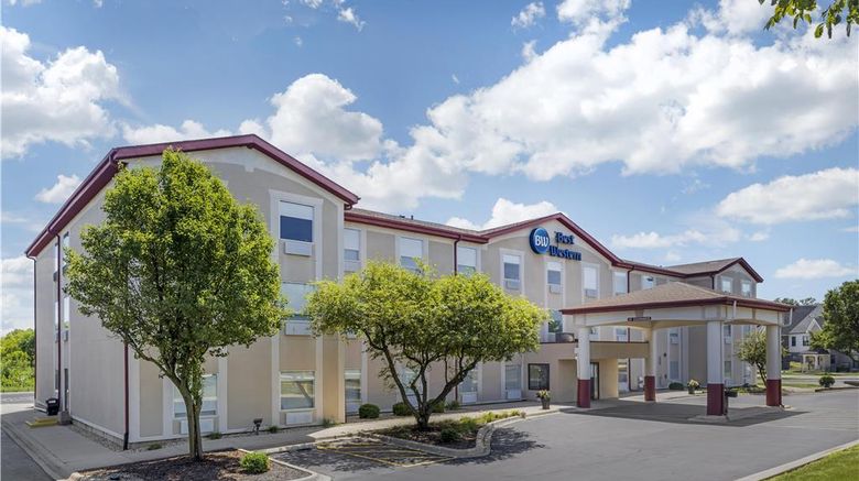 <b>Best Western Joliet Inn & Suites Exterior</b>. Images powered by <a href="https://iceportal.shijigroup.com/" title="IcePortal" target="_blank">IcePortal</a>.