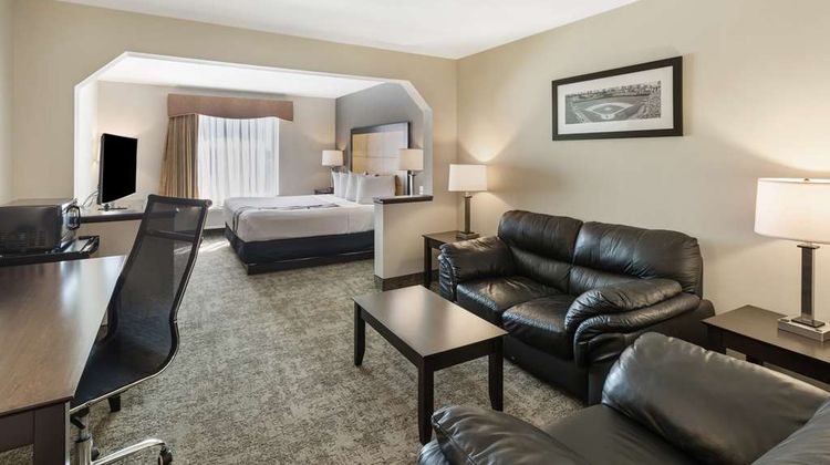 Best Western Inn & Suites Midway Airport Suite