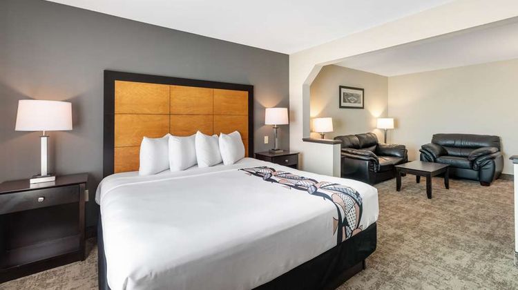 Best Western Inn & Suites Midway Airport Suite