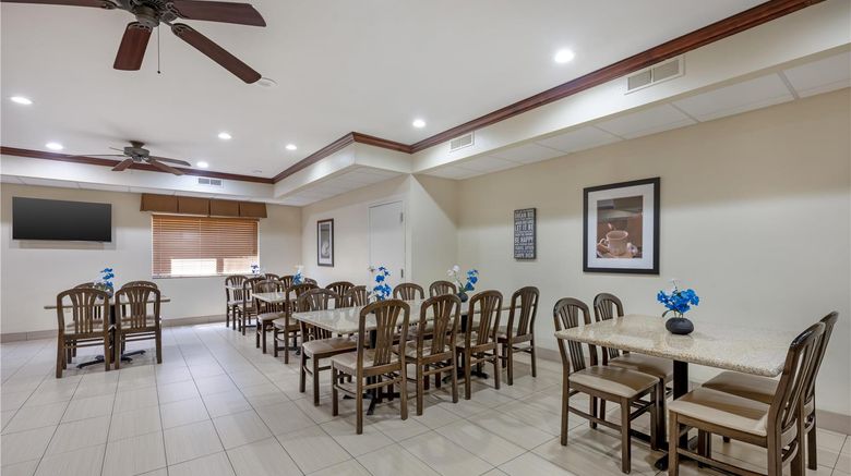 <b>Best Western Geneseo Inn Restaurant</b>. Images powered by <a href="https://iceportal.shijigroup.com/" title="IcePortal" target="_blank">IcePortal</a>.