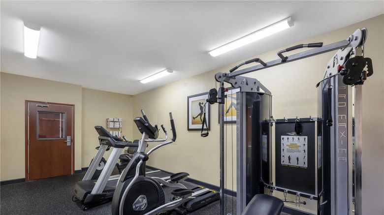 <b>Best Western Geneseo Inn Health</b>. Images powered by <a href="https://iceportal.shijigroup.com/" title="IcePortal" target="_blank">IcePortal</a>.