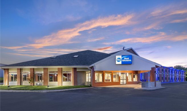 Best Western Geneseo Inn Exterior