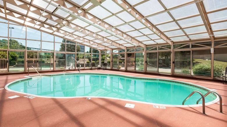 <b>Best Western Plus Peoria Pool</b>. Images powered by <a href="https://iceportal.shijigroup.com/" title="IcePortal" target="_blank">IcePortal</a>.