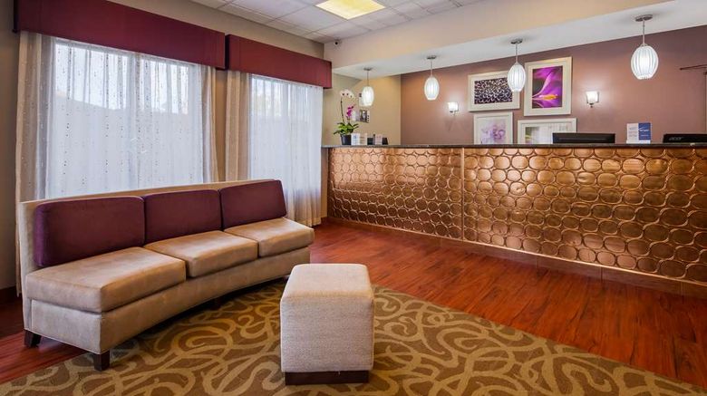 <b>Best Western Plus O'Hare South Lobby</b>. Images powered by <a href="https://iceportal.shijigroup.com/" title="IcePortal" target="_blank">IcePortal</a>.