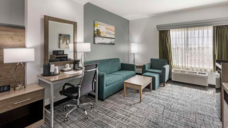 <b>Best Western Plus MidAmerica Hotel Suite</b>. Images powered by <a href="https://iceportal.shijigroup.com/" title="IcePortal" target="_blank">IcePortal</a>.