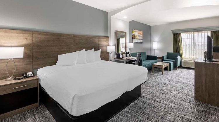 Best Western Plus MidAmerica Hotel Suite