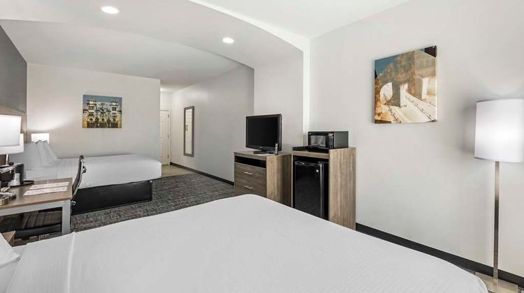 Best Western Plus MidAmerica Hotel Room