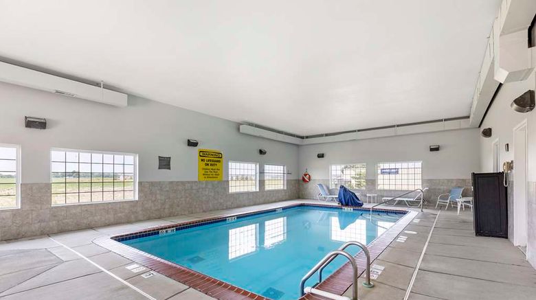 <b>Best Western Plus MidAmerica Hotel Pool</b>. Images powered by <a href="https://iceportal.shijigroup.com/" title="IcePortal" target="_blank">IcePortal</a>.