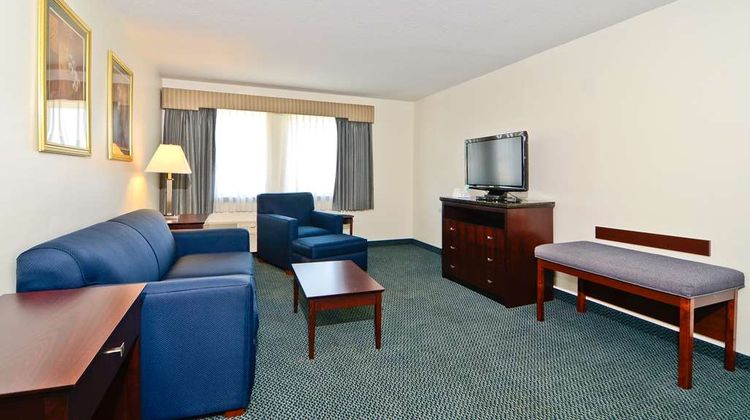 Best Western Plus Gas City Suite