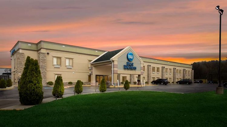Best Western Crossroads Inn Exterior