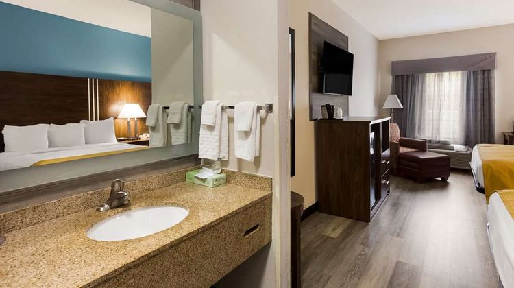 Best Western Crossroads Inn Room
