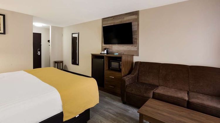 Best Western Crossroads Inn Room