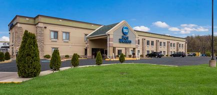 Best Western Crossroads Inn Exterior