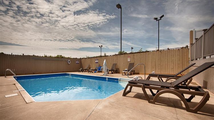 Best Western Crossroads Inn Pool