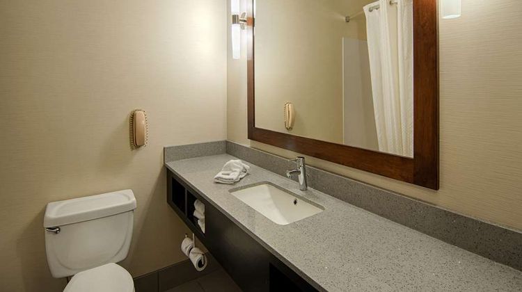 Best Western Inn & Suites Room