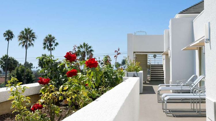 Gateway Hotel Santa Monica Exterior