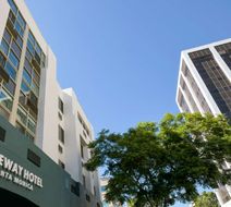 Gateway Hotel Santa Monica Exterior