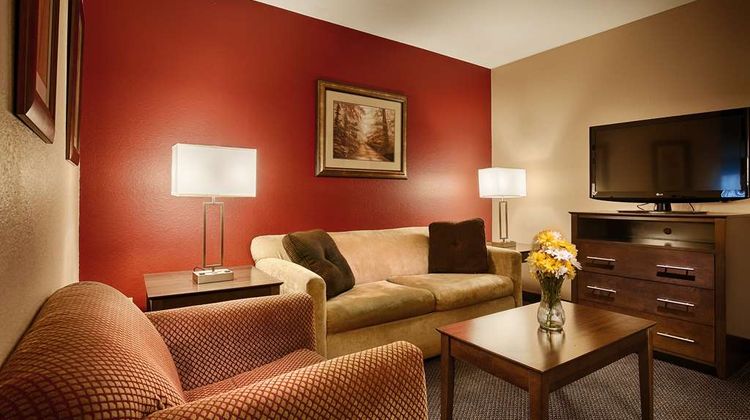 Best Western Plus Brandywine Inn & Suite Room