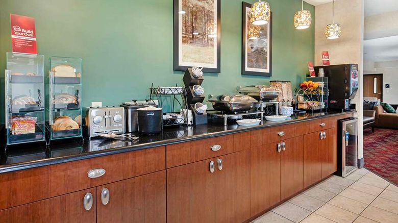 <b>Best Western Plus Howe Inn Restaurant</b>. Images powered by <a href="https://iceportal.shijigroup.com/" title="IcePortal" target="_blank">IcePortal</a>.