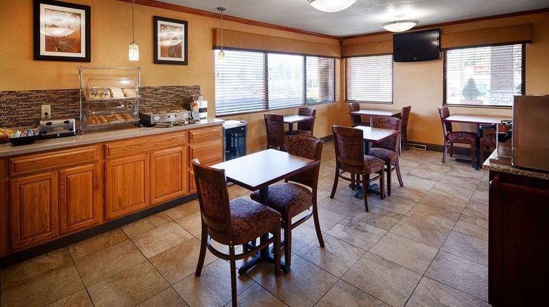 <b>Best Western Martinsville Inn Restaurant</b>. Images powered by <a href="https://iceportal.shijigroup.com/" title="IcePortal" target="_blank">IcePortal</a>.