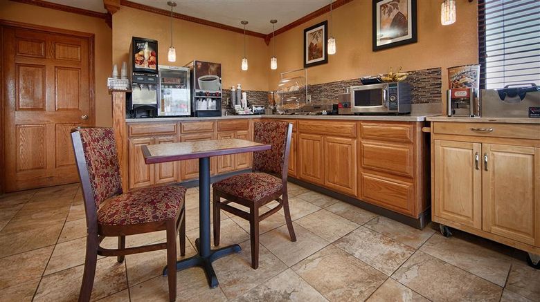 <b>Best Western Martinsville Inn Restaurant</b>. Images powered by <a href="https://iceportal.shijigroup.com/" title="IcePortal" target="_blank">IcePortal</a>.