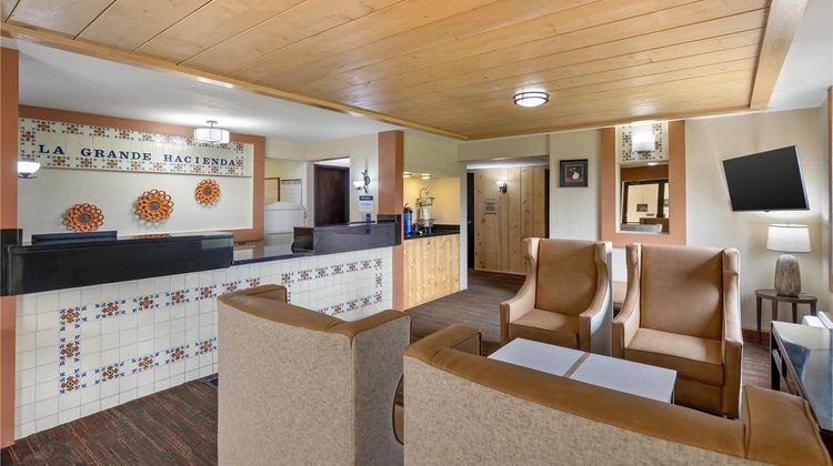 Best Western La Grande Hacienda Lobby