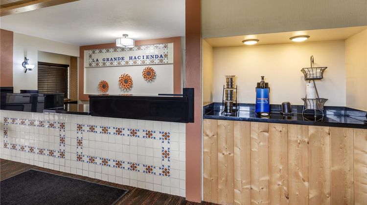 Best Western La Grande Hacienda Lobby