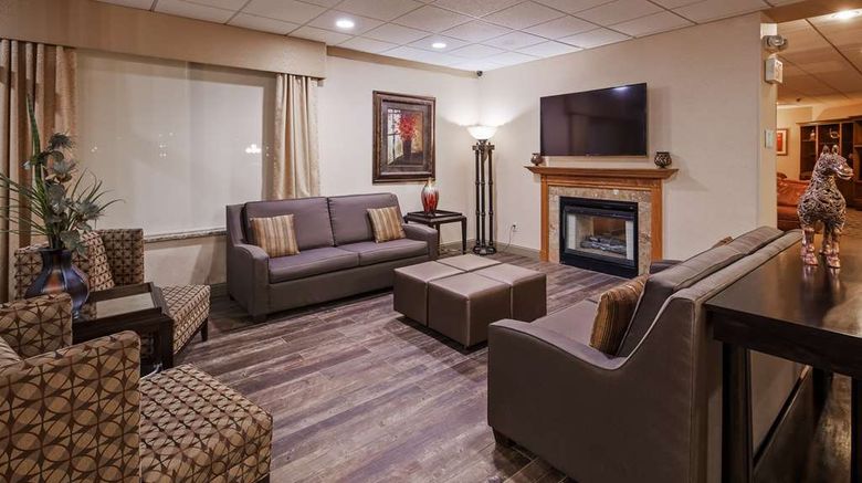 <b>Best Western Crossroads of the Bluffs Lobby</b>. Images powered by <a href="https://iceportal.shijigroup.com/" title="IcePortal" target="_blank">IcePortal</a>.