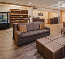 Best Western Crossroads of the Bluffs Lobby