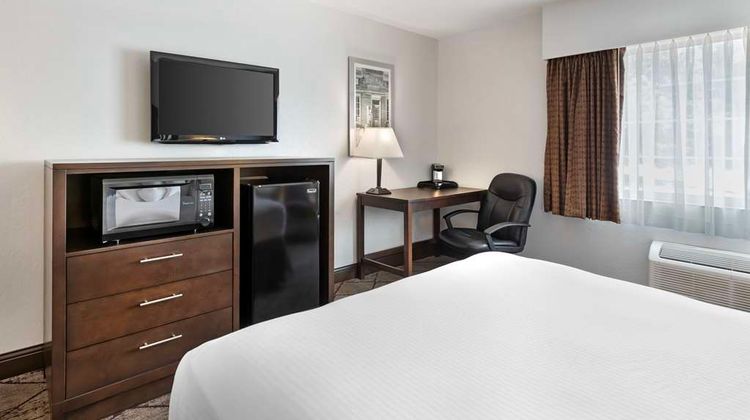 Best Western Plus  Longbranch Hotel Room