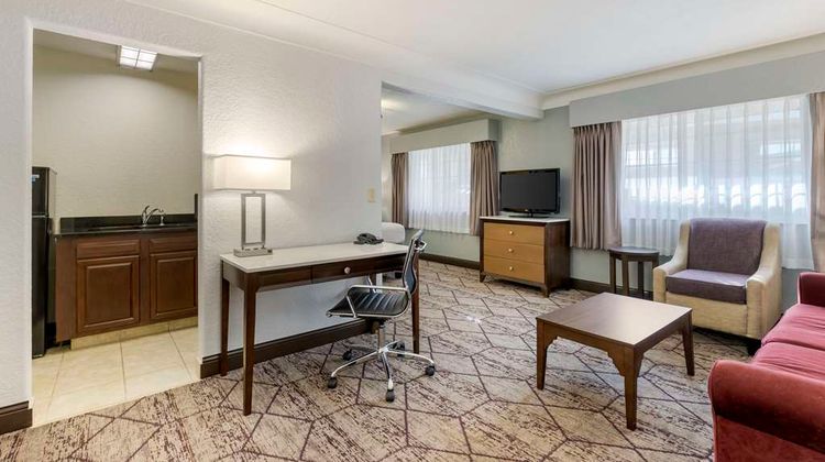 Best Western Plus  Longbranch Hotel Room