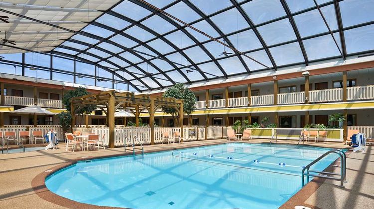 Best Western Plus Dubuque Hotel & Confer Pool