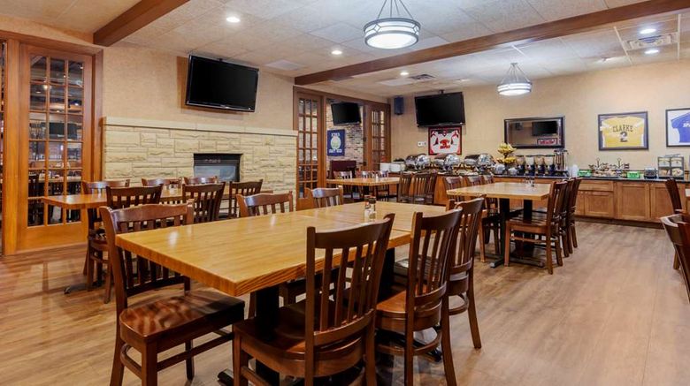 <b>Best Western Plus Dubuque Hotel & Confer Restaurant</b>. Images powered by <a href="https://iceportal.shijigroup.com/" title="IcePortal" target="_blank">IcePortal</a>.