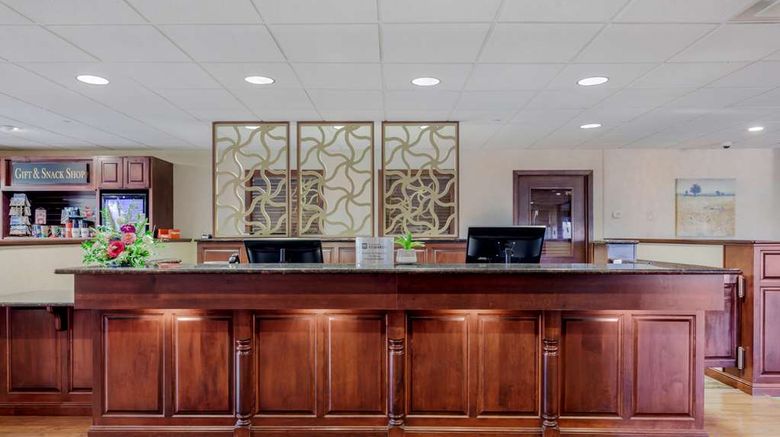 <b>Best Western Plus Dubuque Hotel & Confer Lobby</b>. Images powered by <a href="https://iceportal.shijigroup.com/" title="IcePortal" target="_blank">IcePortal</a>.