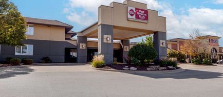 Best Western Plus Dubuque Hotel & Confer Exterior