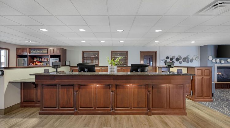 Best Western Plus Dubuque Hotel & Confer Lobby